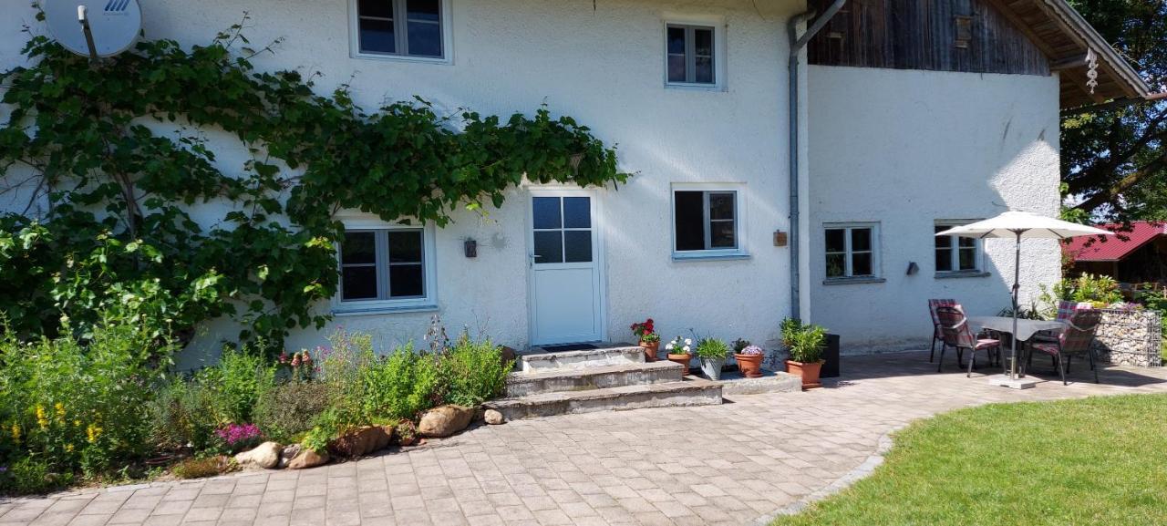 Ruhig Gelegene Ferienwohnung Im Gruenen Mit Terrasse Und Kleinem Garten Rotthalmuenster Exterior foto