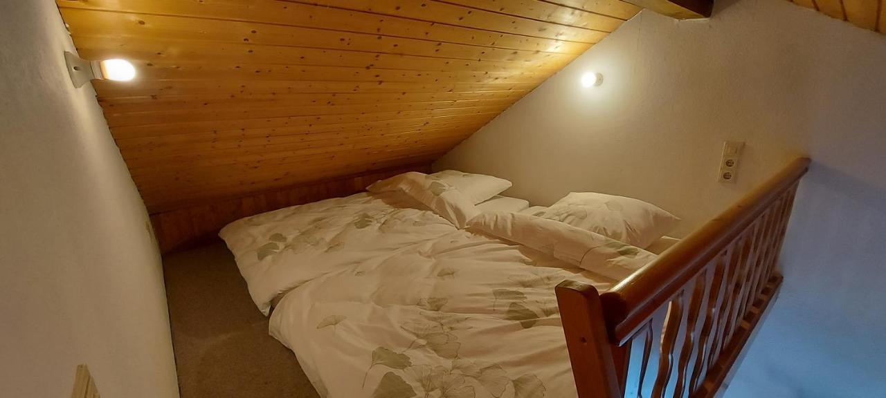 Ruhig Gelegene Ferienwohnung Im Gruenen Mit Terrasse Und Kleinem Garten Rotthalmuenster Exterior foto