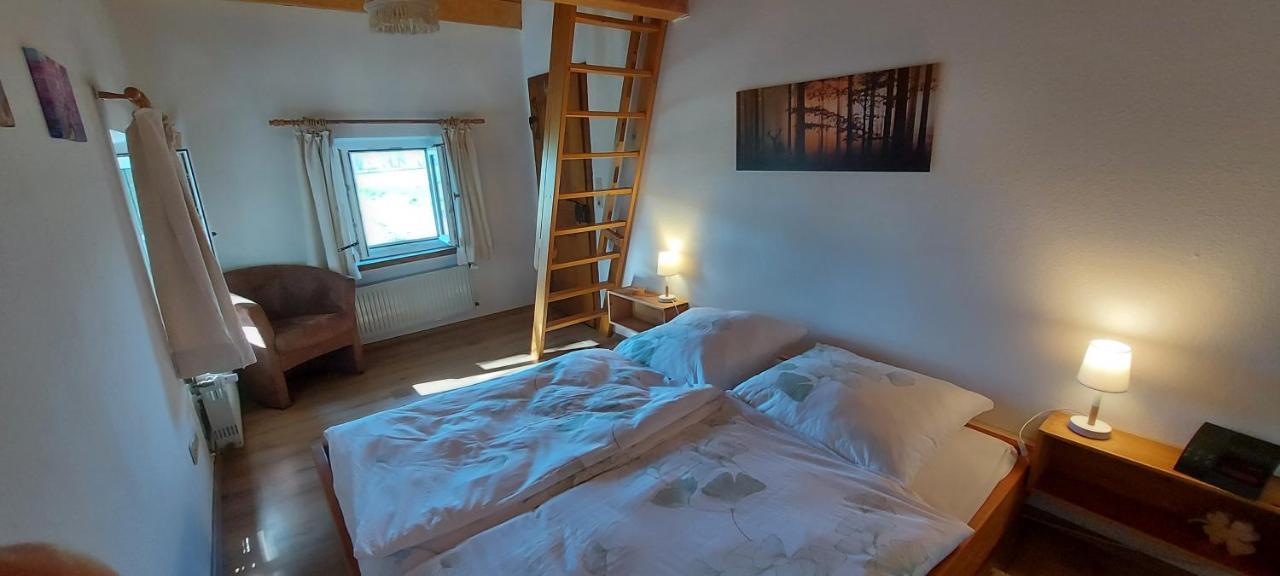 Ruhig Gelegene Ferienwohnung Im Gruenen Mit Terrasse Und Kleinem Garten Rotthalmuenster Exterior foto