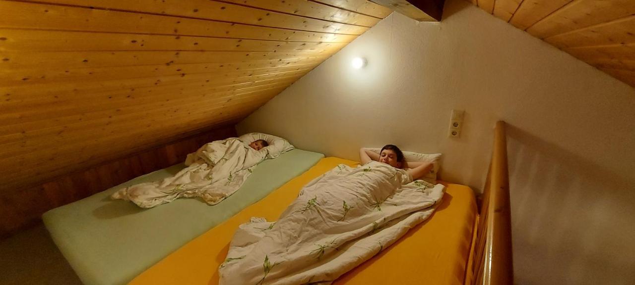 Ruhig Gelegene Ferienwohnung Im Gruenen Mit Terrasse Und Kleinem Garten Rotthalmuenster Exterior foto