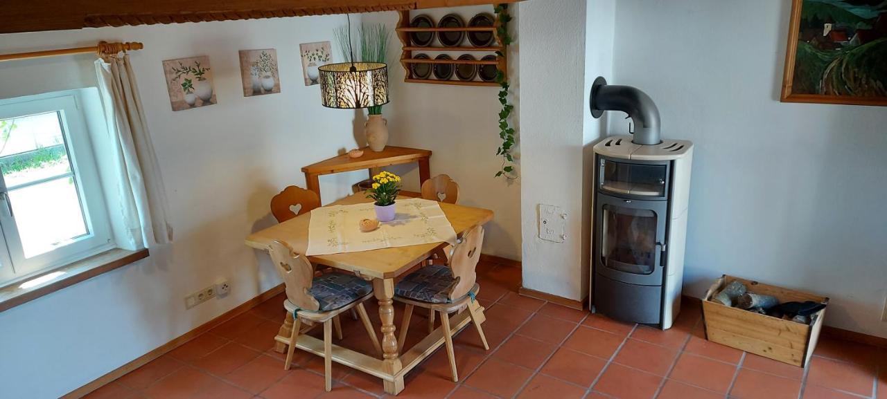 Ruhig Gelegene Ferienwohnung Im Gruenen Mit Terrasse Und Kleinem Garten Rotthalmuenster Exterior foto