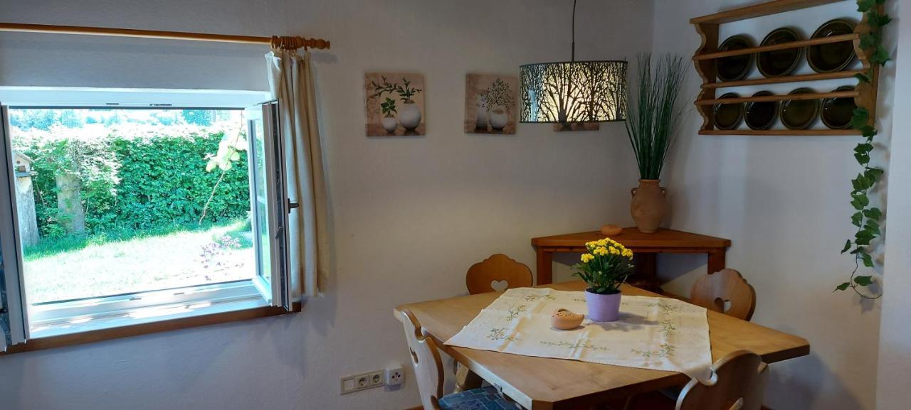 Ruhig Gelegene Ferienwohnung Im Gruenen Mit Terrasse Und Kleinem Garten Rotthalmuenster Exterior foto
