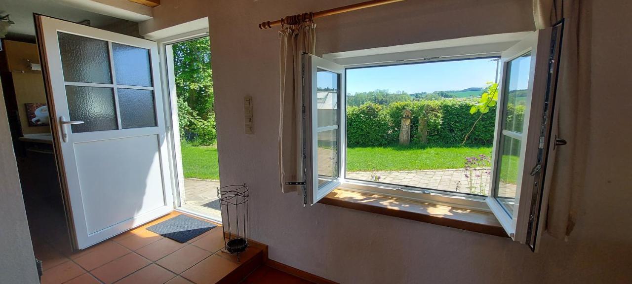 Ruhig Gelegene Ferienwohnung Im Gruenen Mit Terrasse Und Kleinem Garten Rotthalmuenster Exterior foto