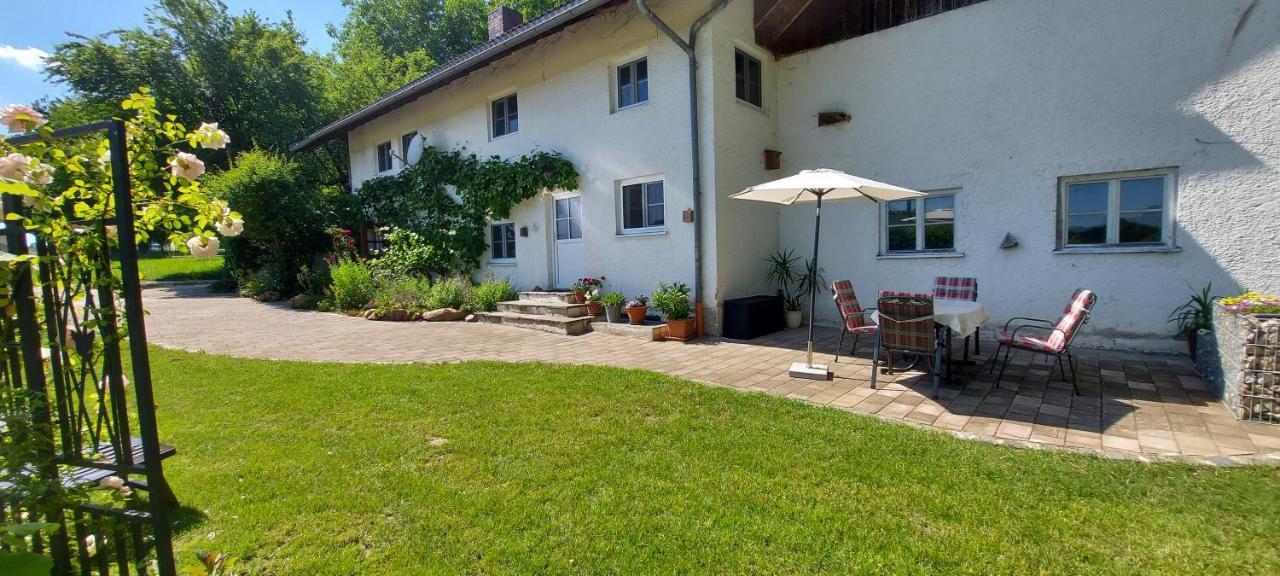 Ruhig Gelegene Ferienwohnung Im Gruenen Mit Terrasse Und Kleinem Garten Rotthalmuenster Exterior foto
